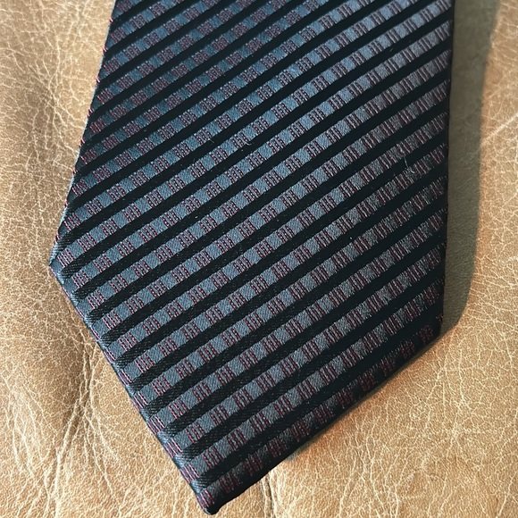 Lazzaretti Men’s 100% Silk Handmade Tie. Red and Black Geometric Design - Picture 5 of 6